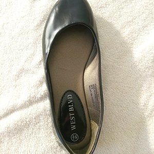 women's flat  ballet shoes.